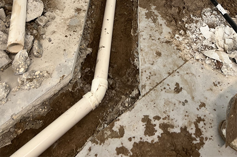 Sewer Repair and Replacement 2 plumbers sarasota pipe in ground